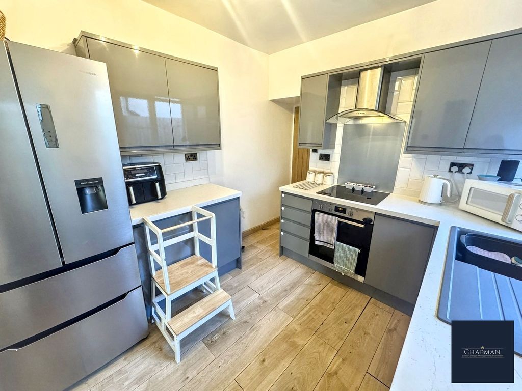 Property photo 3 of 25