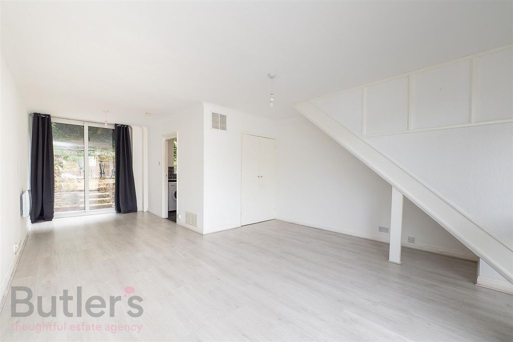 Property photo 3 of 13 LG-006 Wm.Jpg