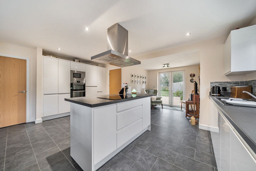 Property photo 3 of 19