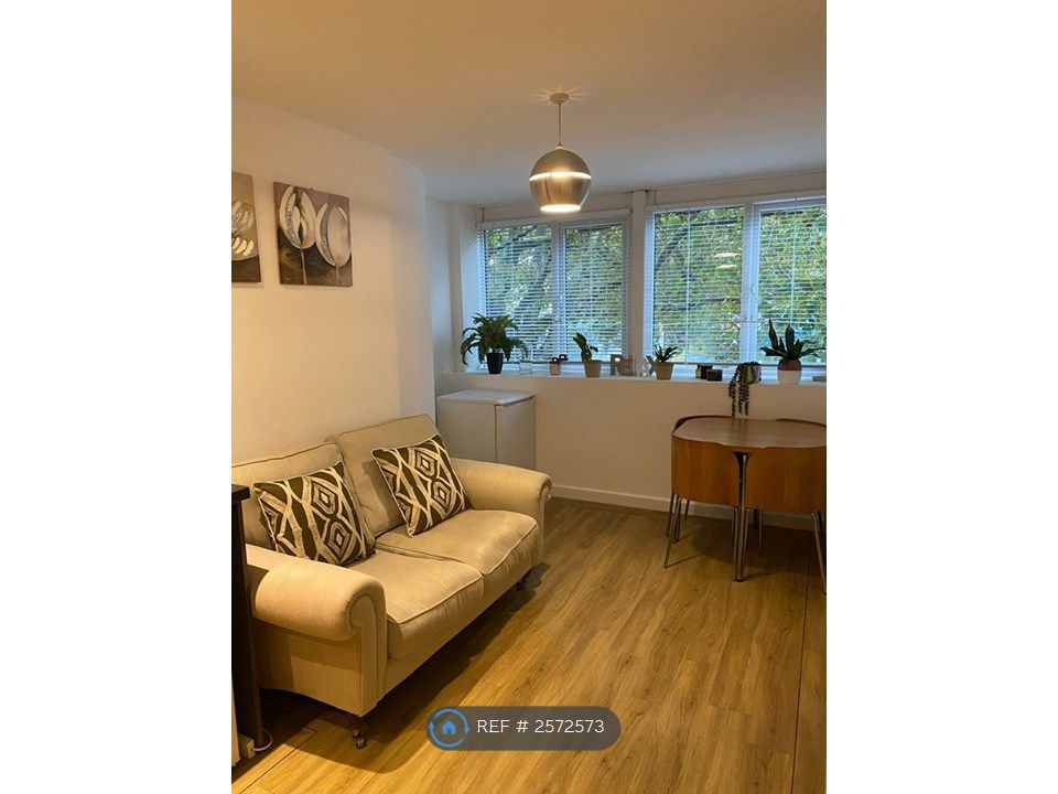 Property photo 1 of 7 Living Area