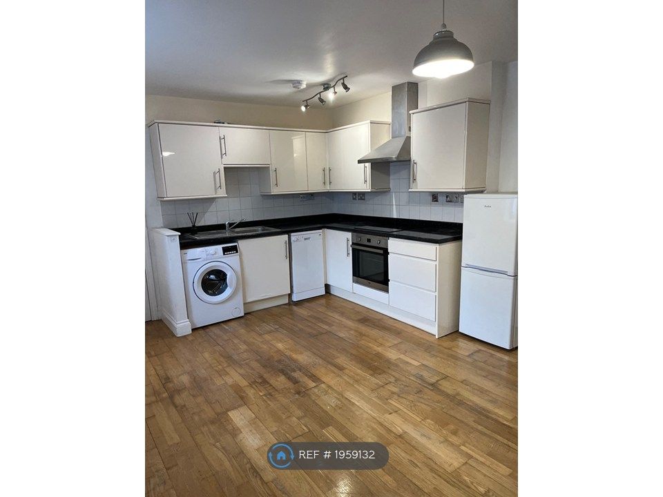 Property photo 3 of 10 Kitchen
