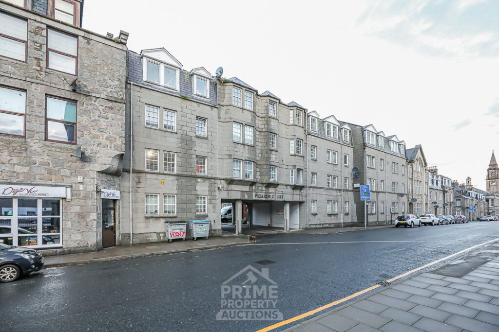 Property photo 1 of 12