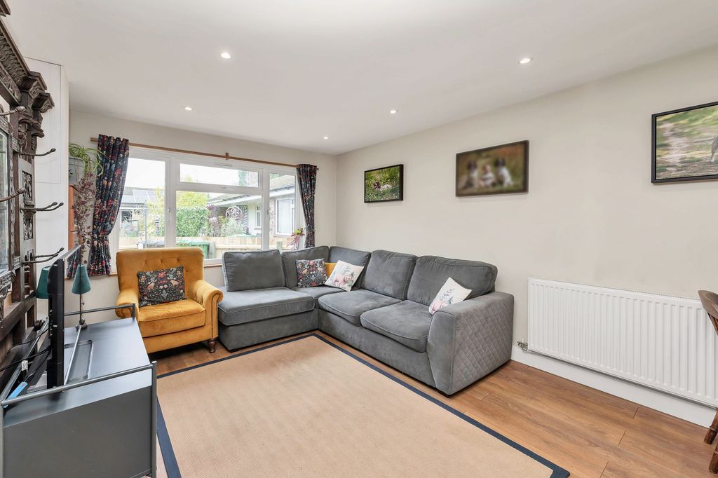 Property photo 3 of 11