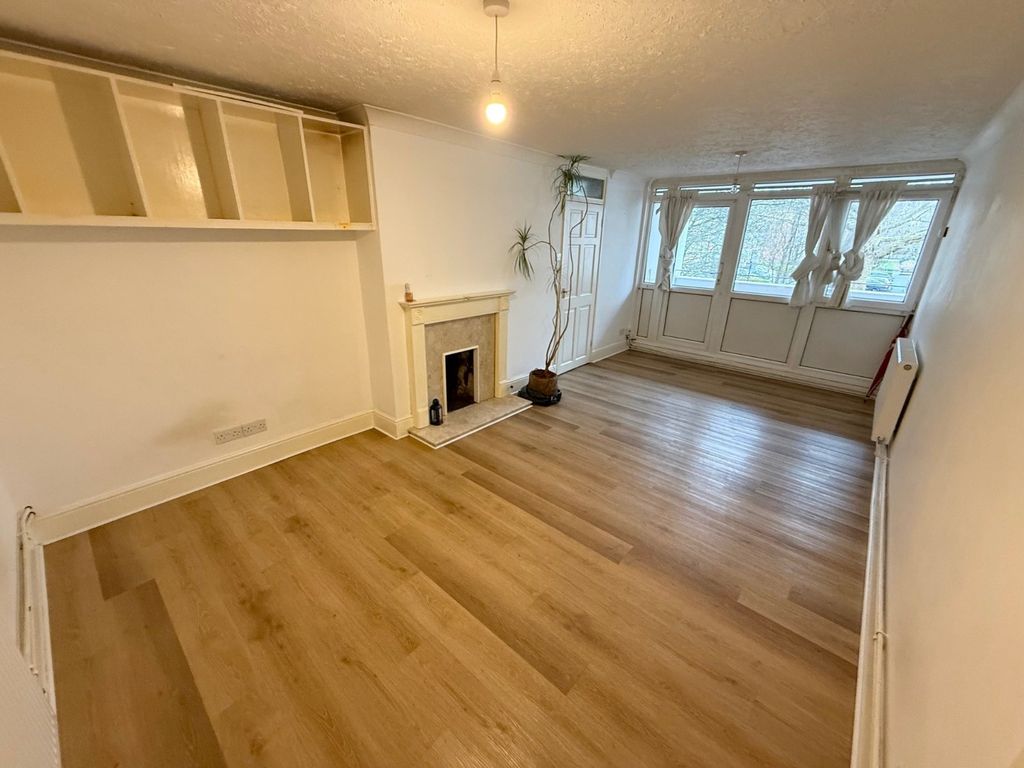 Property photo 3 of 11 Picture No. 23