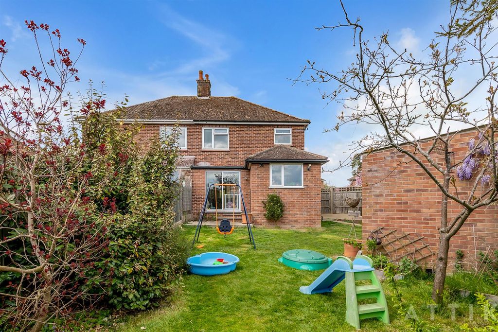 Property photo 1 of 30 10 Queens Drive, Halesworth Ip19 8Dn (25).Jpg
