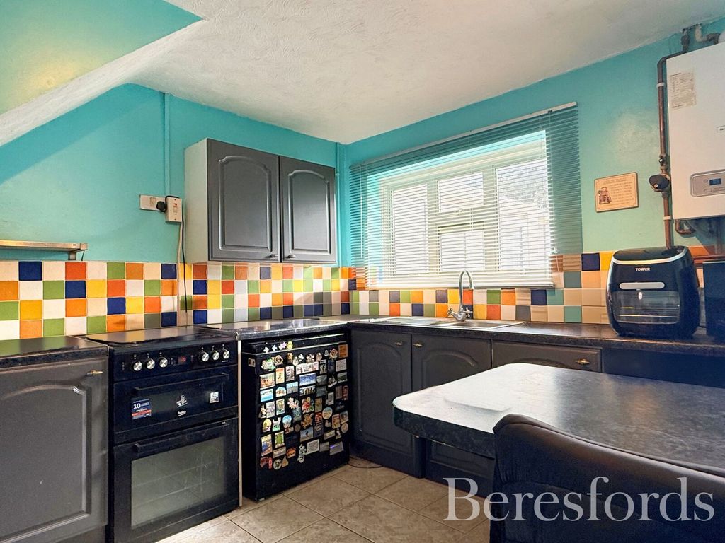 Property photo 2 of 12 Picture No. 11