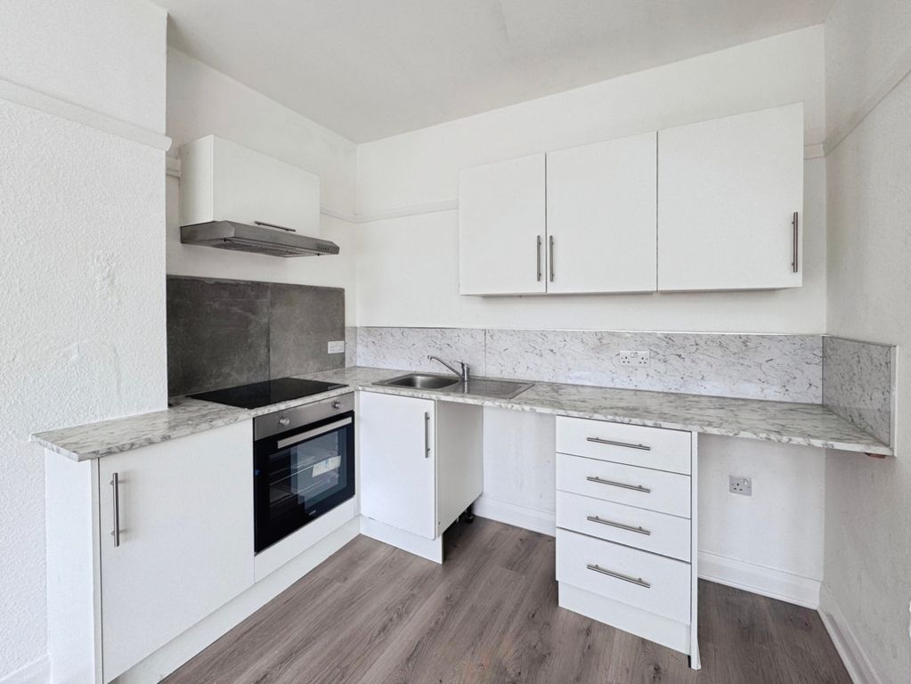 Property photo 3 of 9 Kitchen