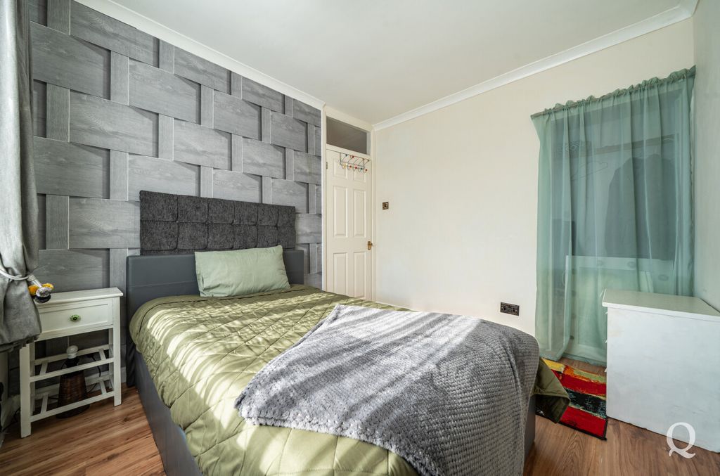 Property photo 3 of 26 9005E1A6-5F54-480...