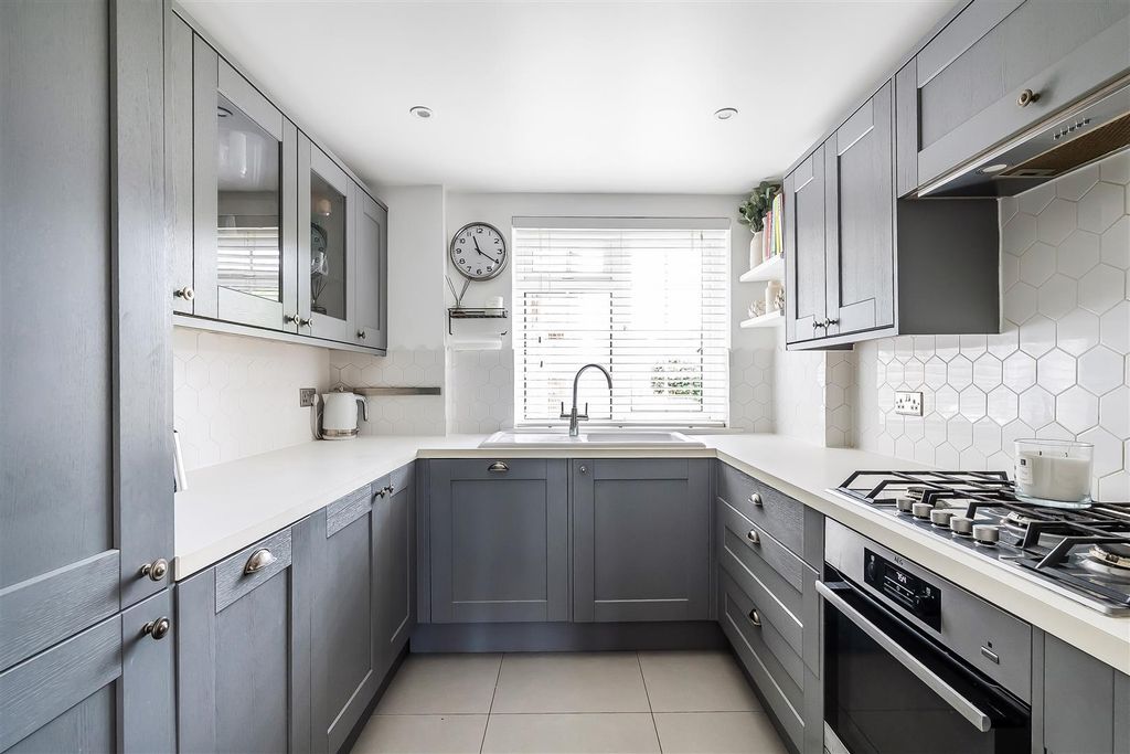 Property photo 3 of 16 15-Yardley-Court-4.Jpg
