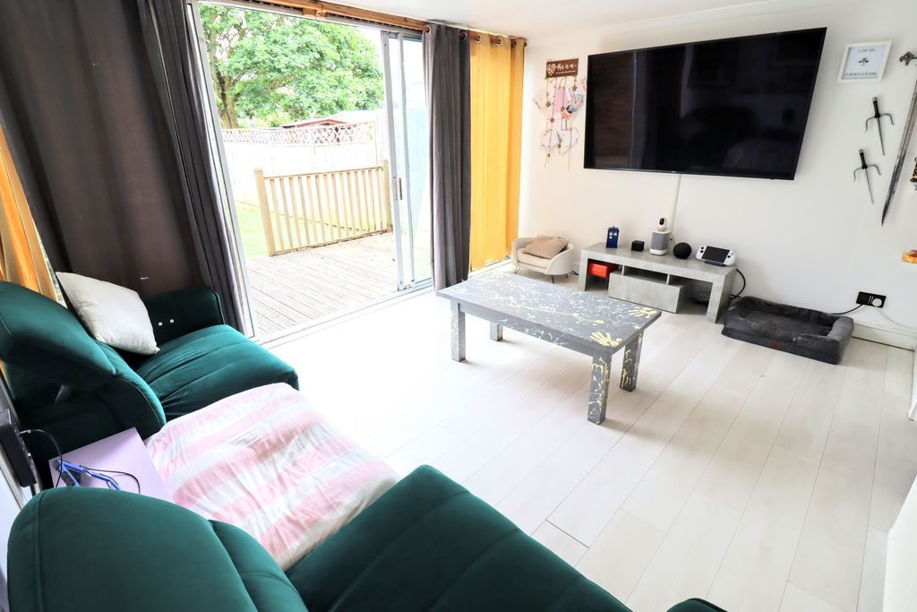 Property photo 2 of 14 Lounge