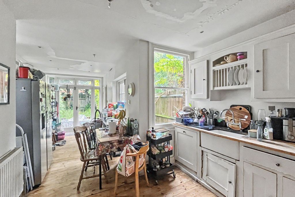 Property photo 3 of 30 8 Clavering Avenue, Barnes, London, Sw13 8Dy