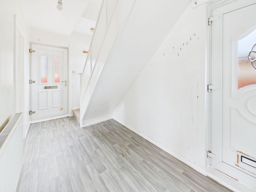 Property photo 2 of 14 Hallway