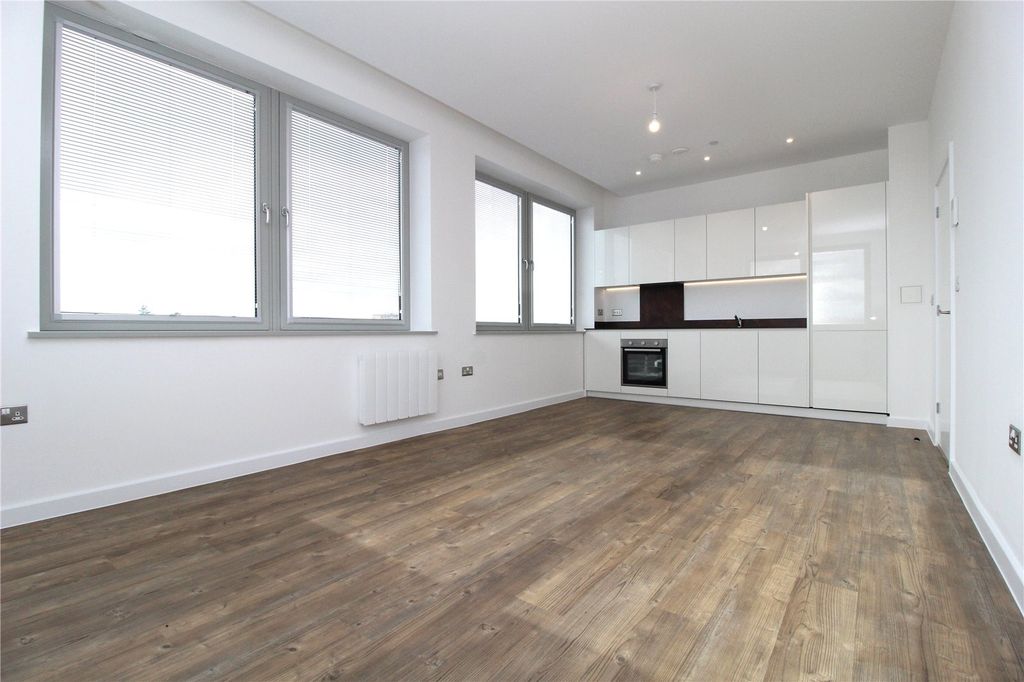 Property photo 1 of 16 Lounge