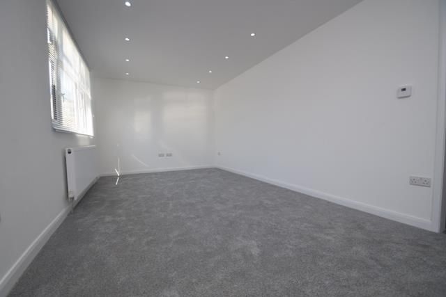 Property photo 2 of 9 Lounge