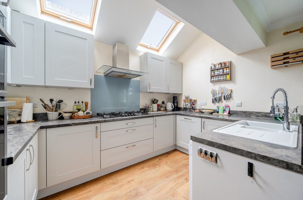 Property photo 3 of 15 1478015-10-6A2Ac5...