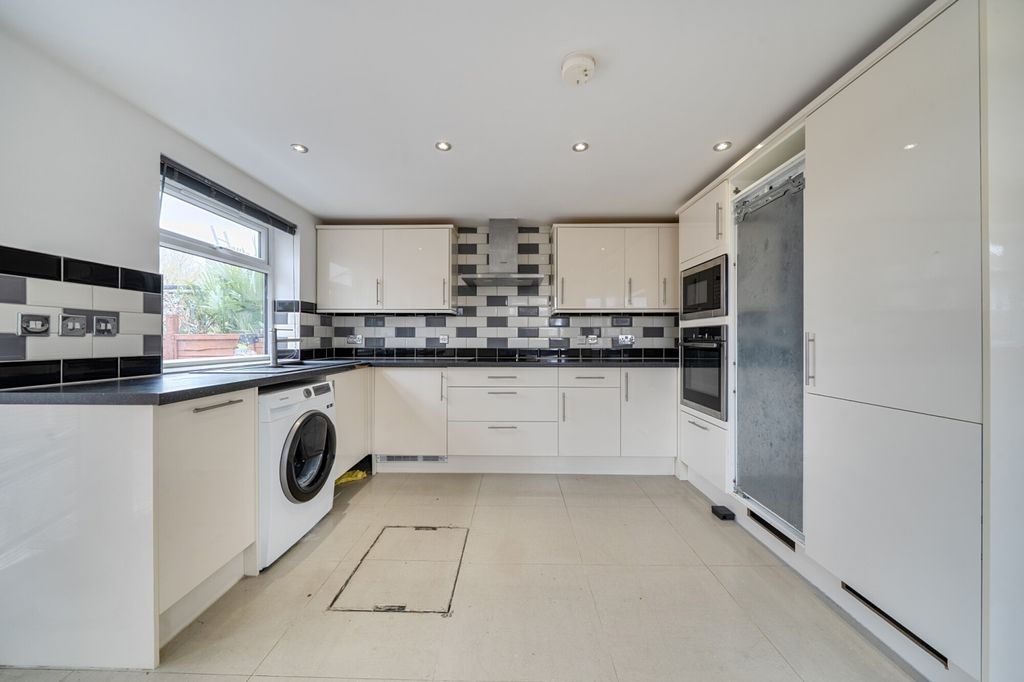 Property photo 3 of 17 1433599-5-69c2834...