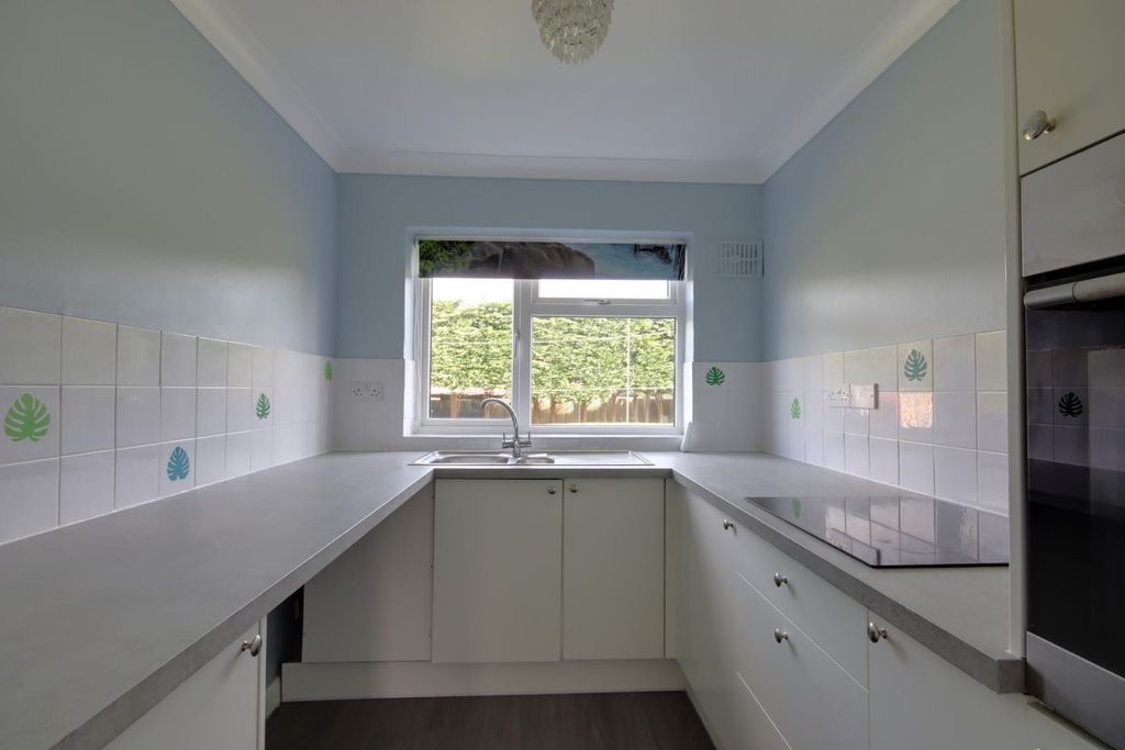 Property photo 2 of 7 Kitchen