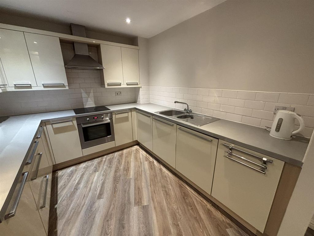 Property photo 3 of 22 Kitchen