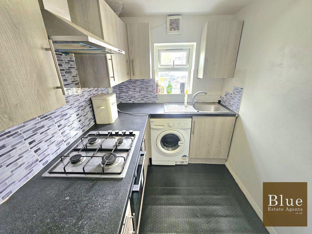 Property photo 1 of 10 Kitchen