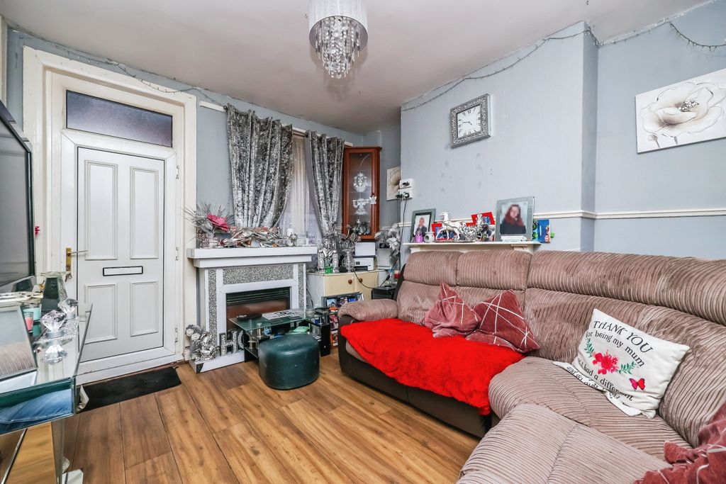 Property photo 3 of 11