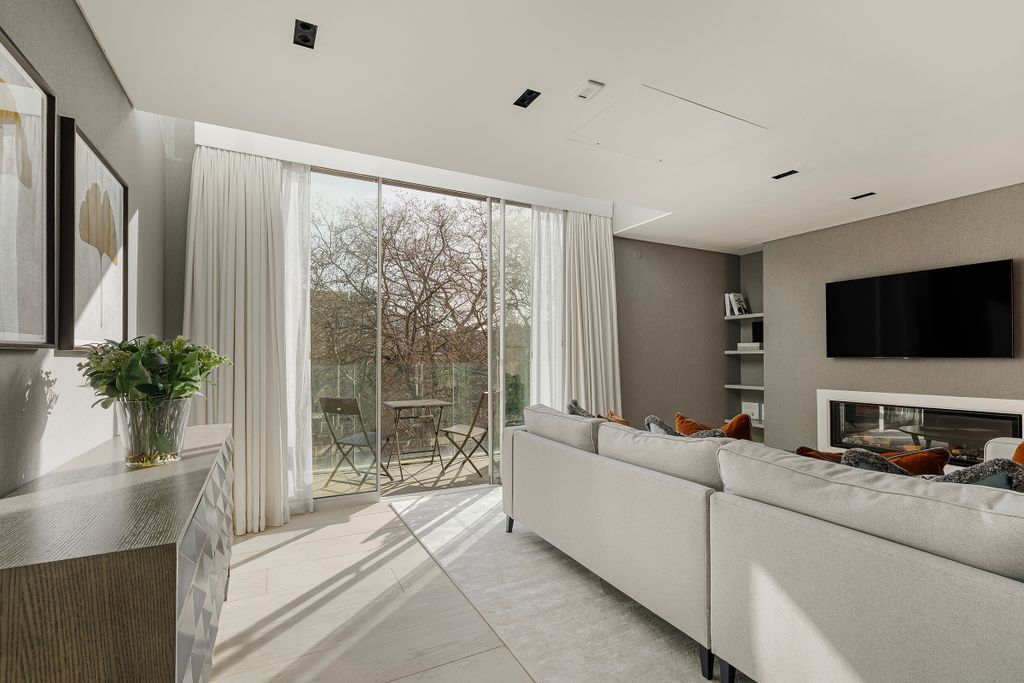 Property photo 2 of 30