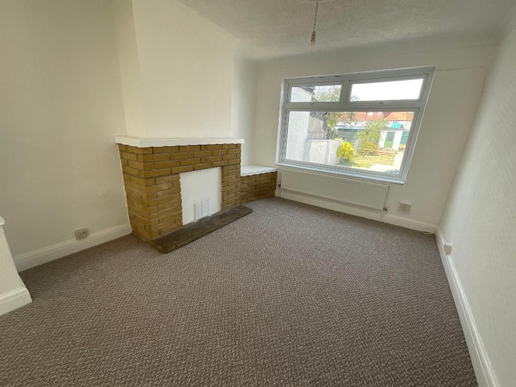 Property photo 3 of 19 Living Room 24'3 x 10'5