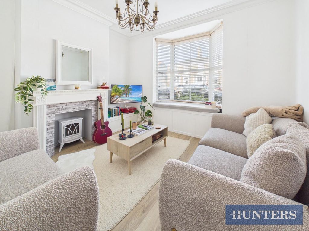 Property photo 2 of 18 Living Room