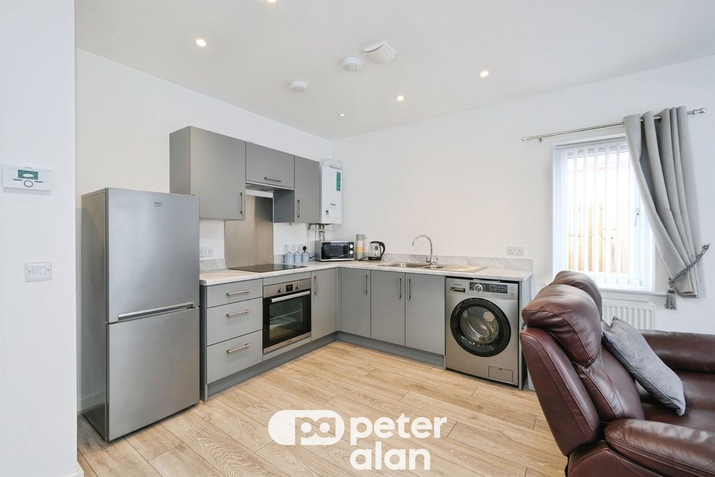 Property photo 2 of 21