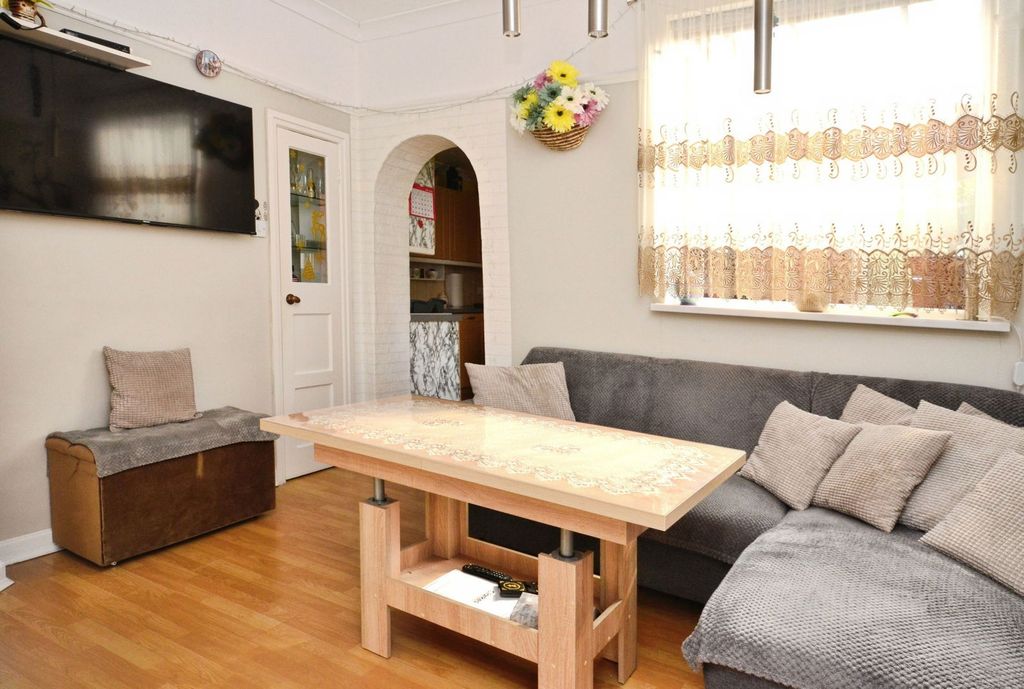 Property photo 2 of 18