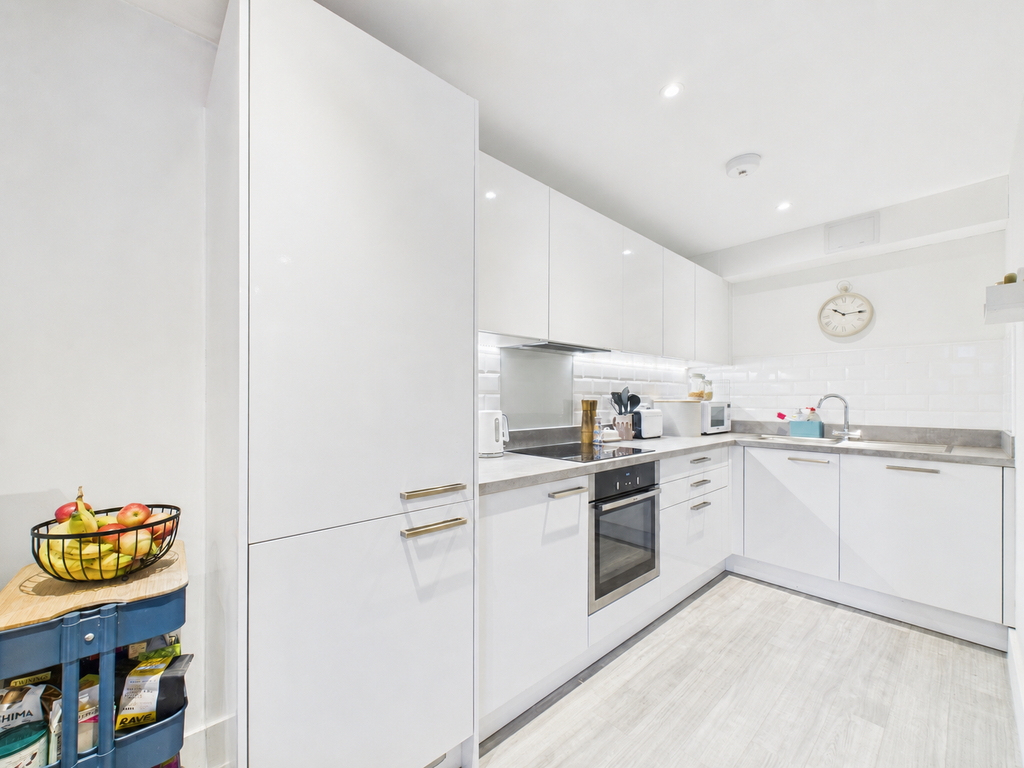 Property photo 3 of 11 Kitchen