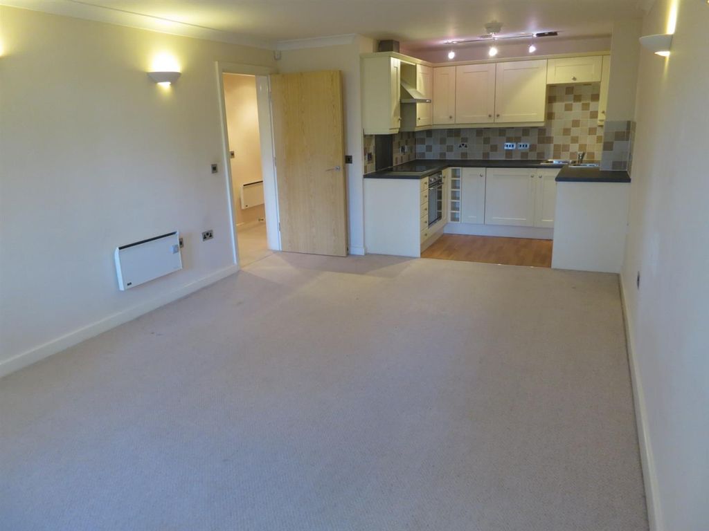 Property photo 3 of 12