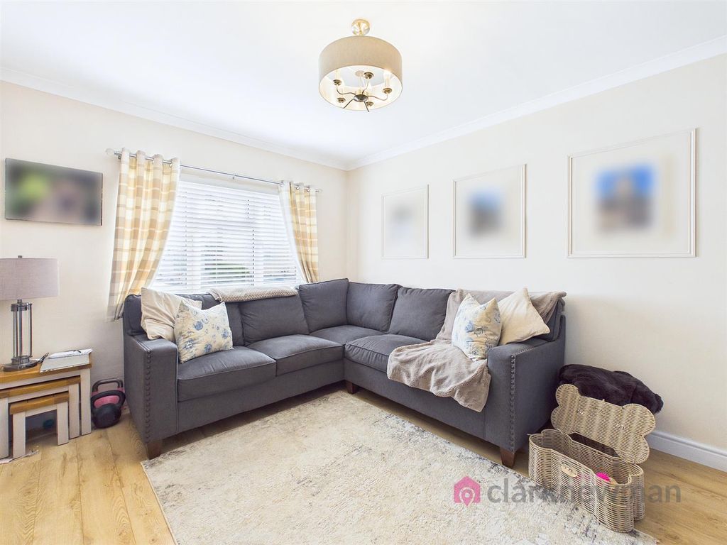 Property photo 3 of 18 Living Room