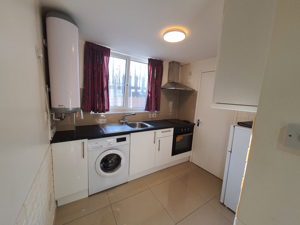 Property photo 3 of 4 Kitchen