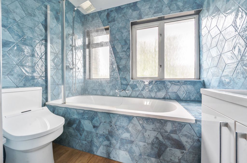 Property photo 3 of 8 Bathroom