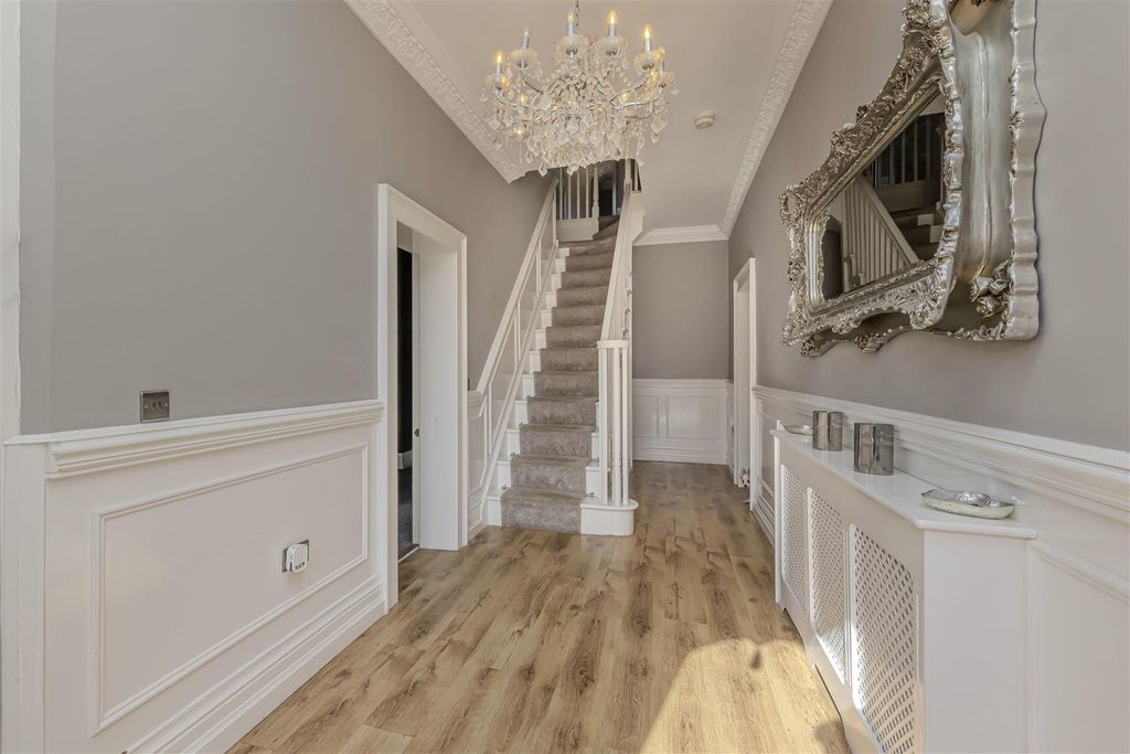 Property photo 3 of 42 Entrance Hall