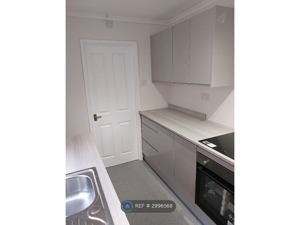 Property photo 1 of 9 Kitchen