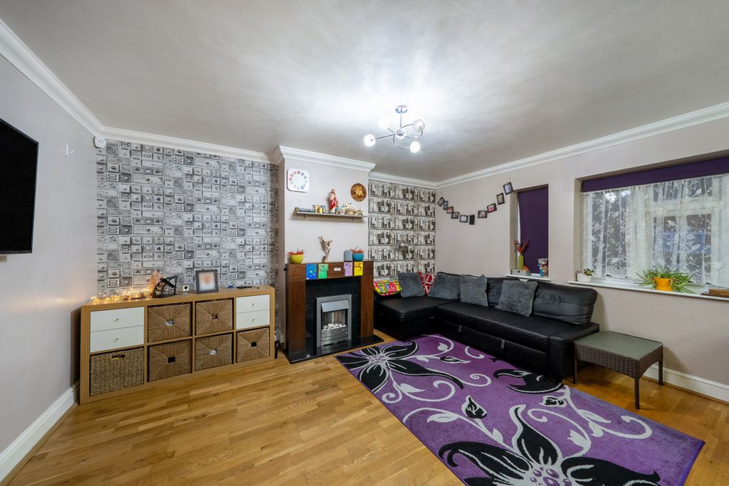 Property photo 3 of 23 1388954-8-693c58A...