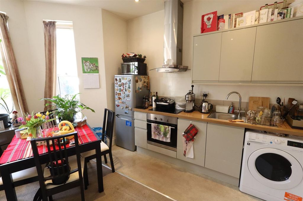 Property photo 2 of 5 Kitchen