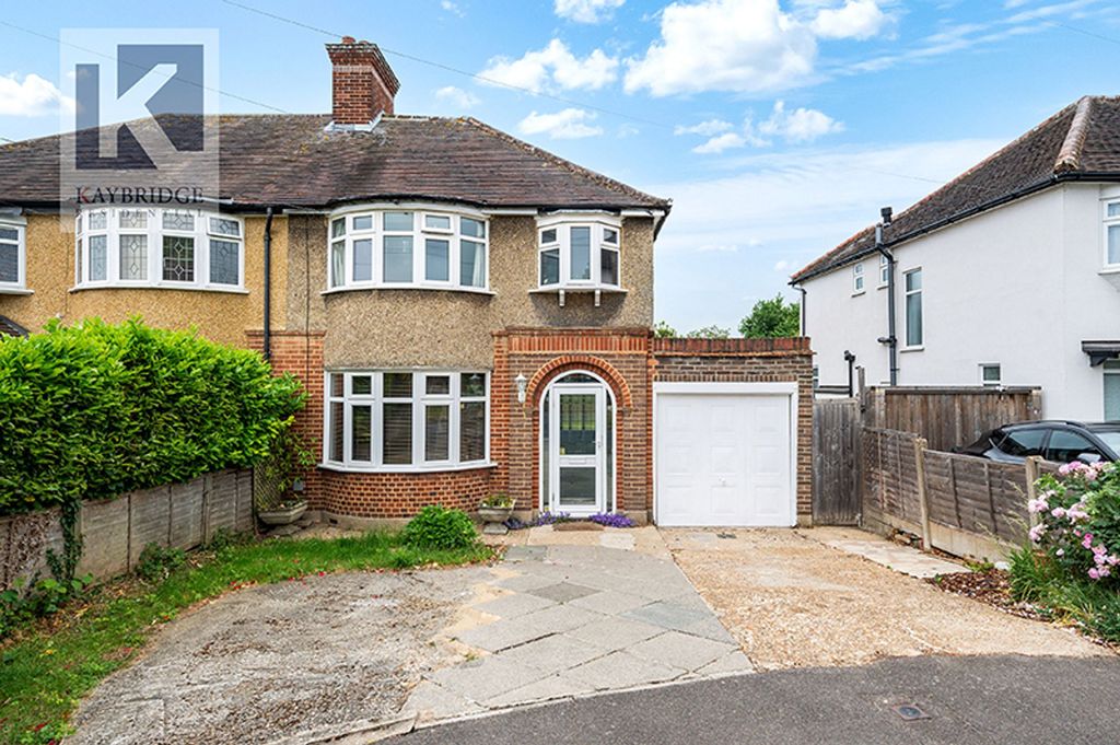 Property photo 1 of 12 Walsingham Gardens, Epsom