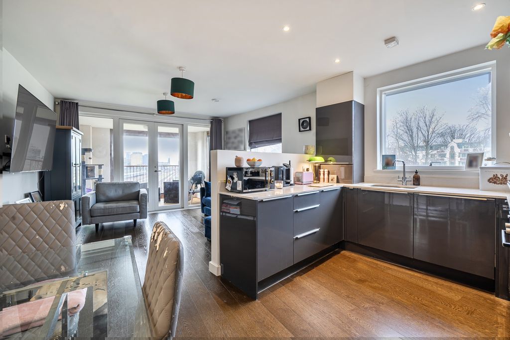 Property photo 2 of 20 1407200-11-6989Eb...