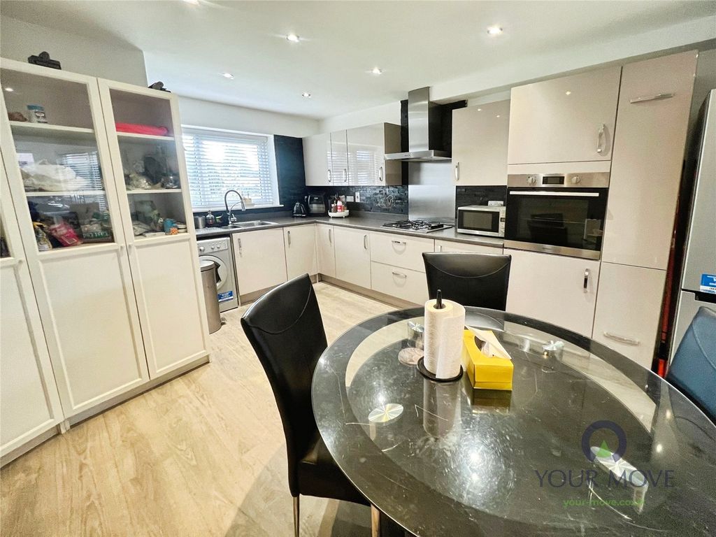 Property photo 2 of 19 Kitchen