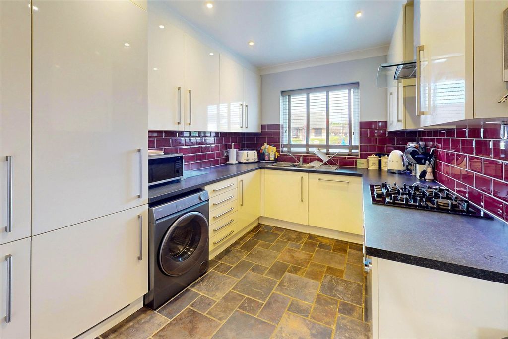 Property photo 2 of 18 Kitchen