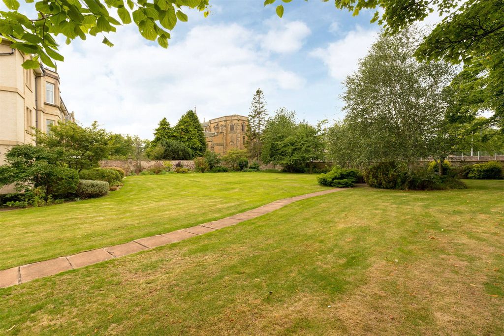 Property photo 2 of 20 Picture No. 33