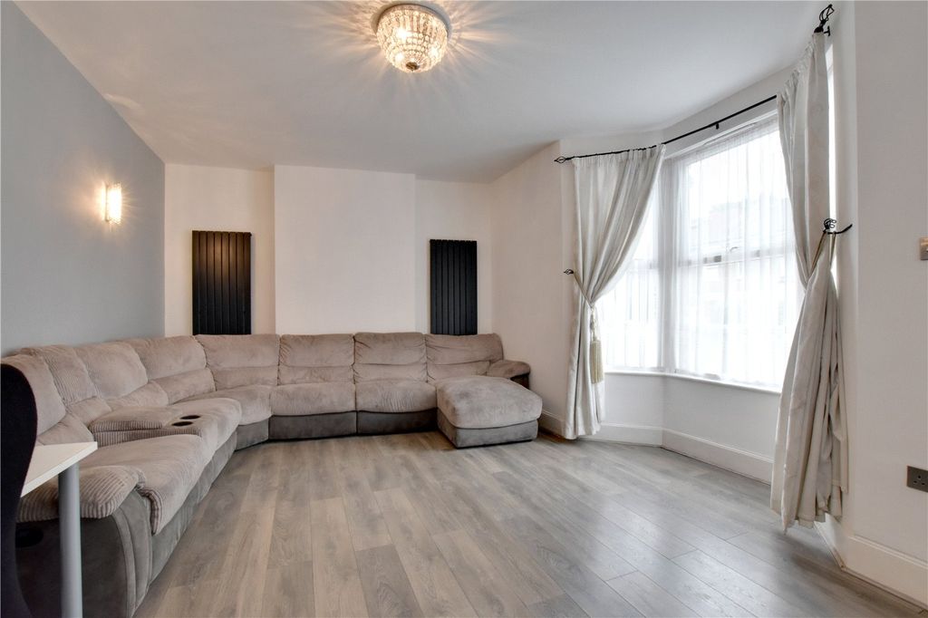 Property photo 3 of 23 Picture No. 17