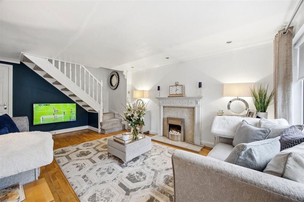 Property photo 2 of 21 6_Davidston_Place_Lenzie_015.Jpg