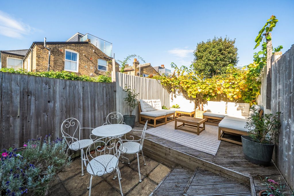 Property photo 3 of 17 1510698-16-6A86d6...