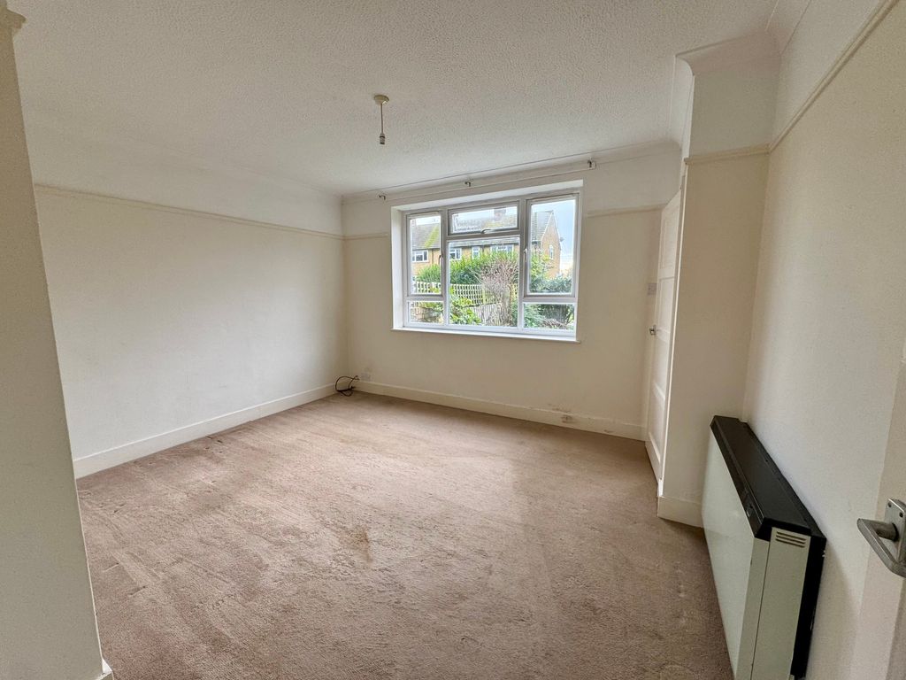 Property photo 2 of 11 Image-20251118-131029-A26E8404