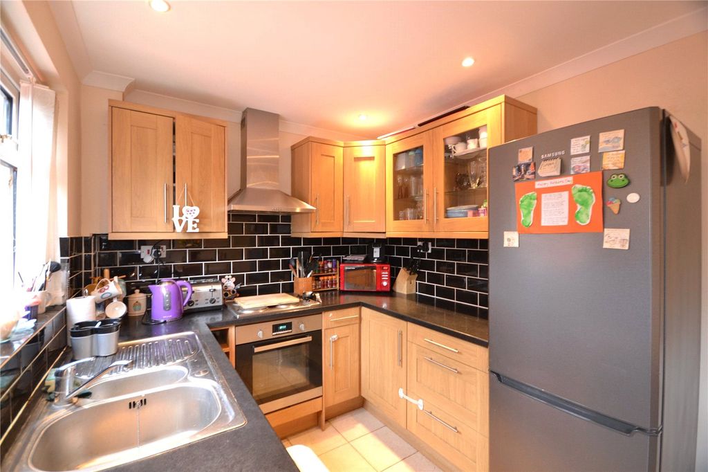 Property photo 2 of 8 Kitchen