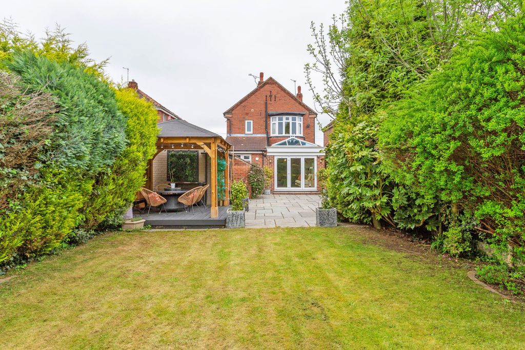 Property photo 1 of 12 Garden