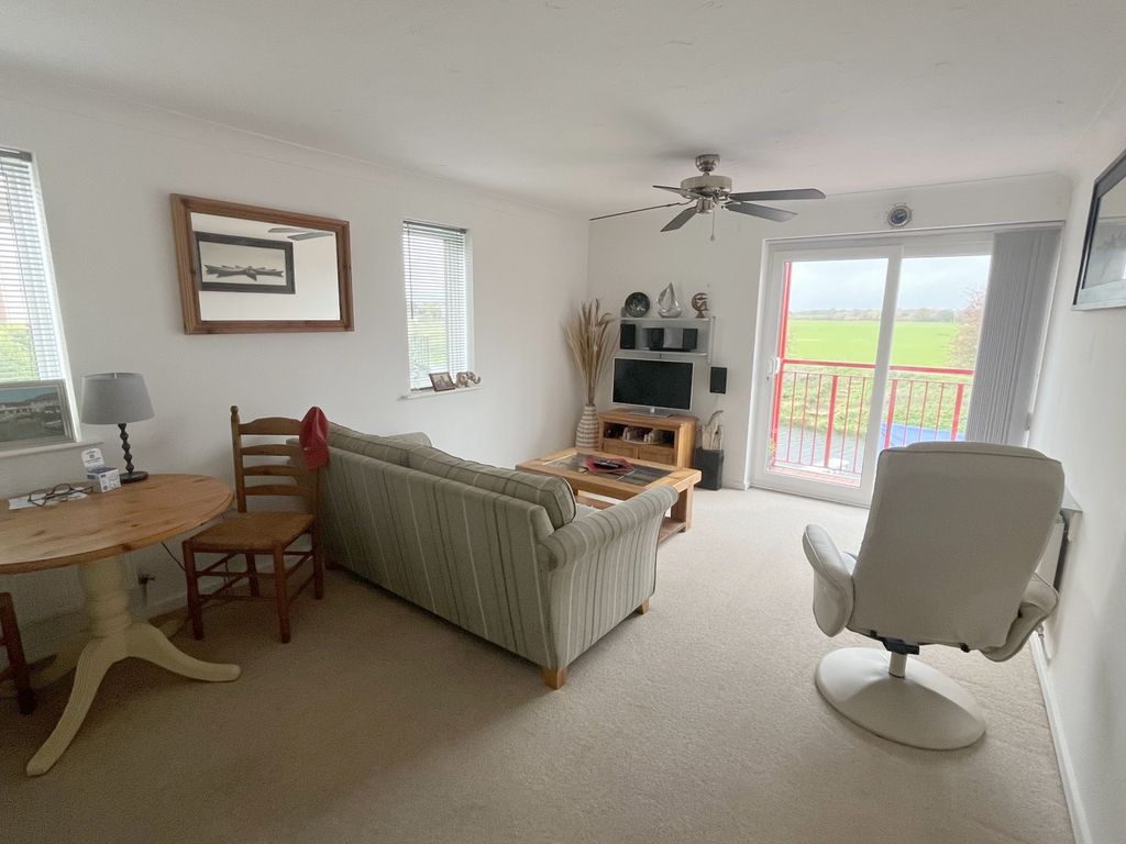 Property photo 3 of 9 Gallery